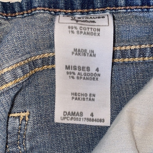 Levi’s Signature cuffed denim shorts - Picture 6 of 8